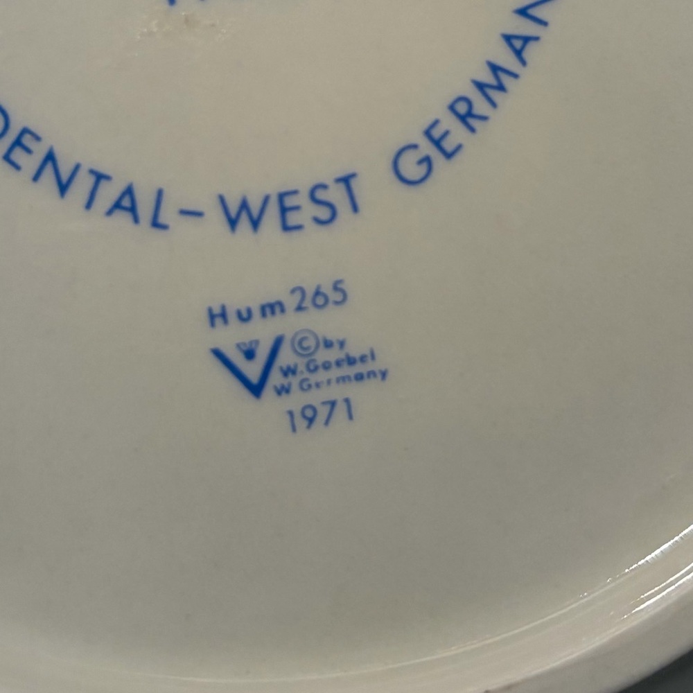 Goebel M.J. Hummel 2nd Annual Plate 1972 -#265 "Hear Ye, Hear Ye” - Picture 4 of 8